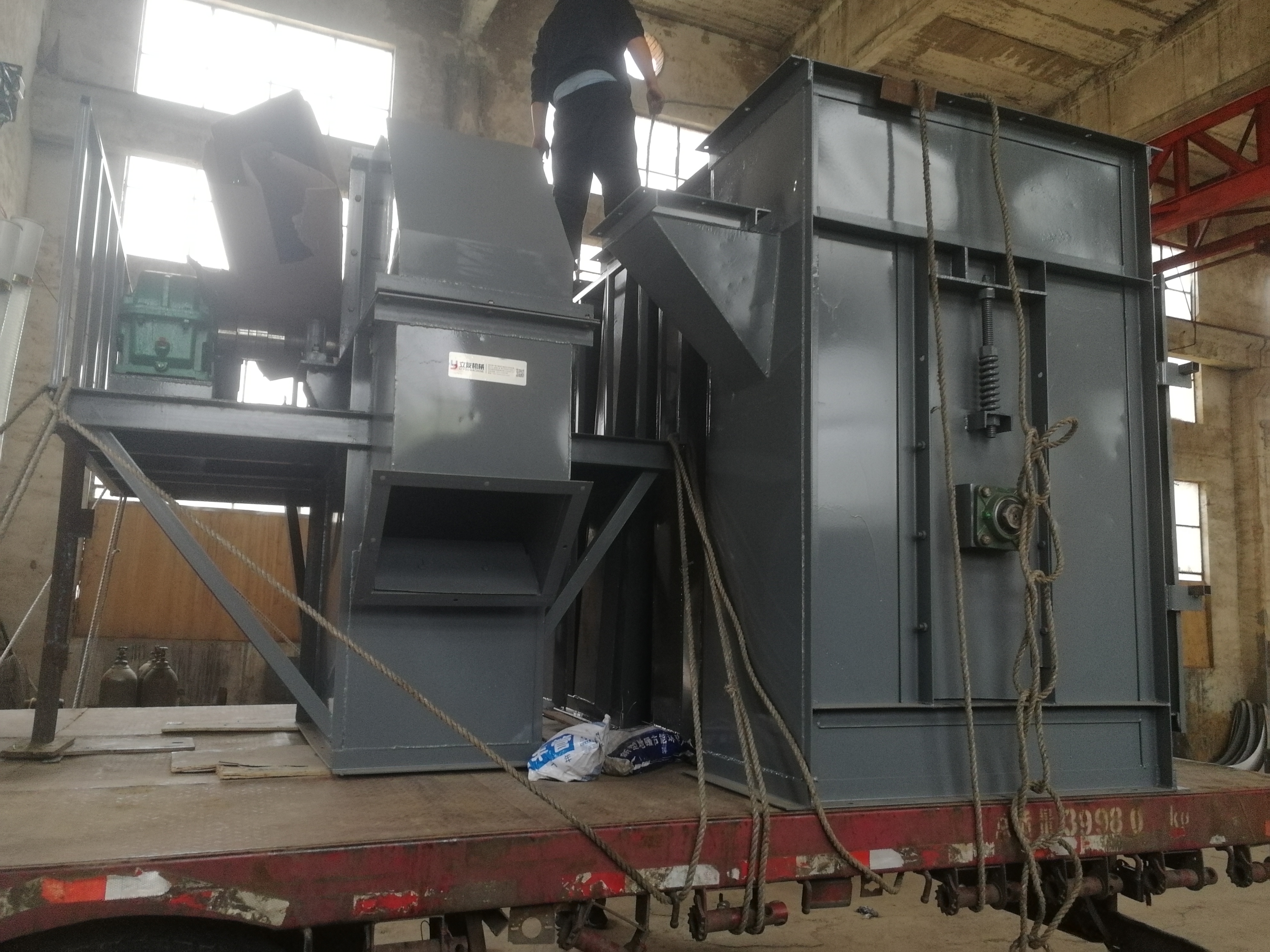 z型翻斗提升機相比其他提升機的優(yōu)勢在哪里？ (翻斗式提升機視頻)